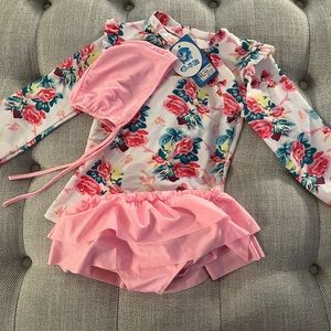 Girls’ size 6/7 bathing suit set. NWT.